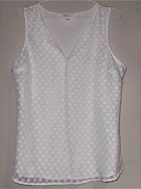 Market & Spruce White Textured V-Neck Shell